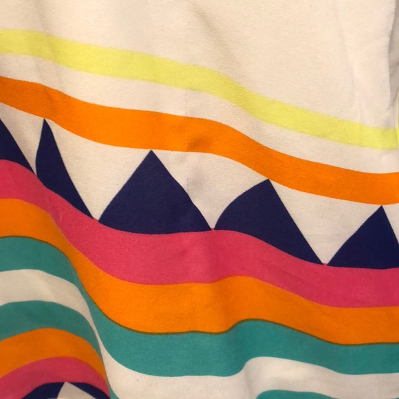 M colorful Aztec Razorback top - Picture 6 of 8